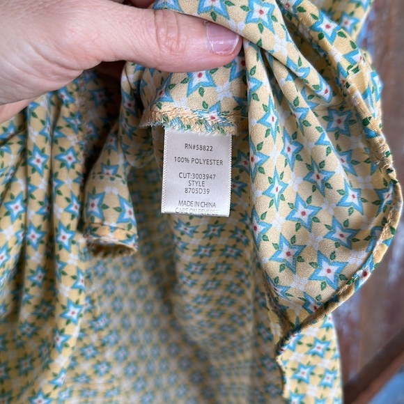 Max Studio Yellow Print Top Size Medium - Picture 4 of 5